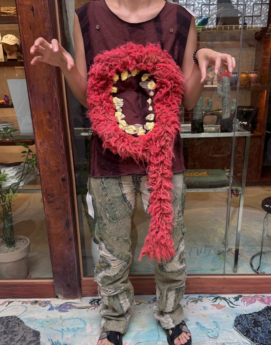 Epi taph london hairy monster sleeveless 상품이미지1