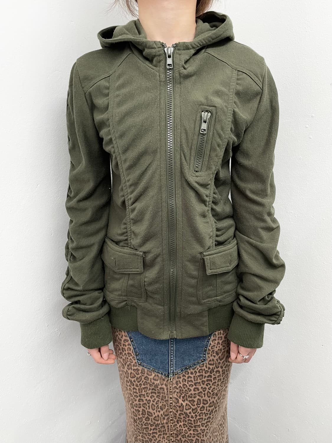 y2k 카키 셔링 포켓 후드집업 상품이미지3