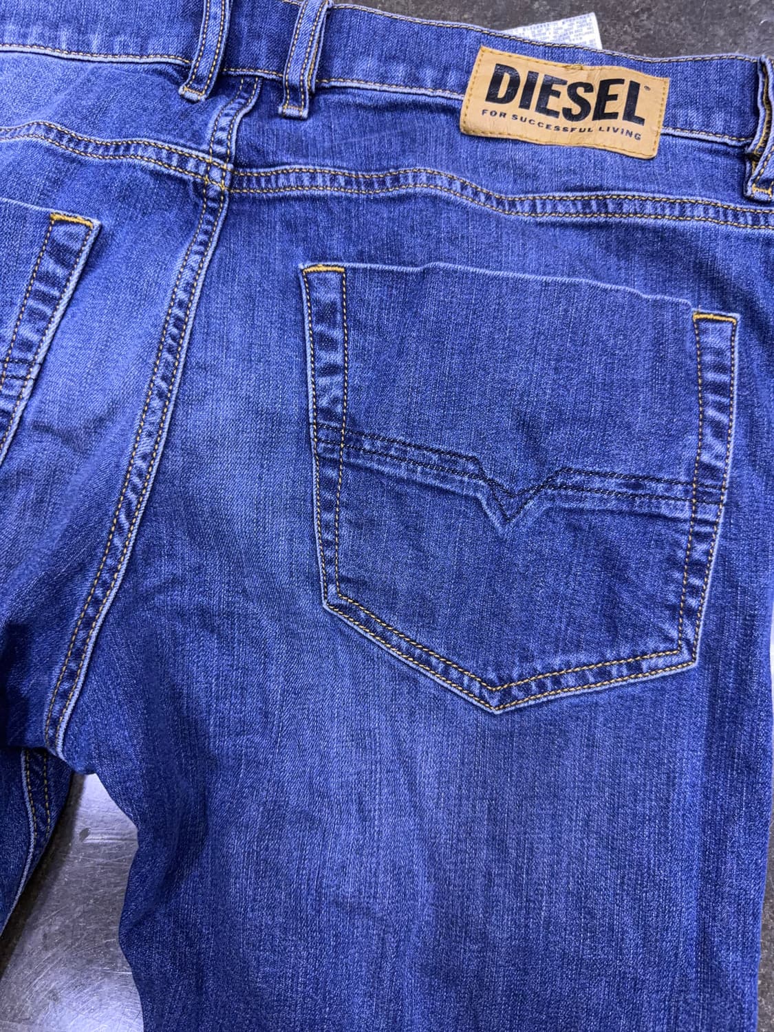 디젤 테파르 슬림 캐롯핏 빈티지 워싱 데님팬츠 32 상품이미지8