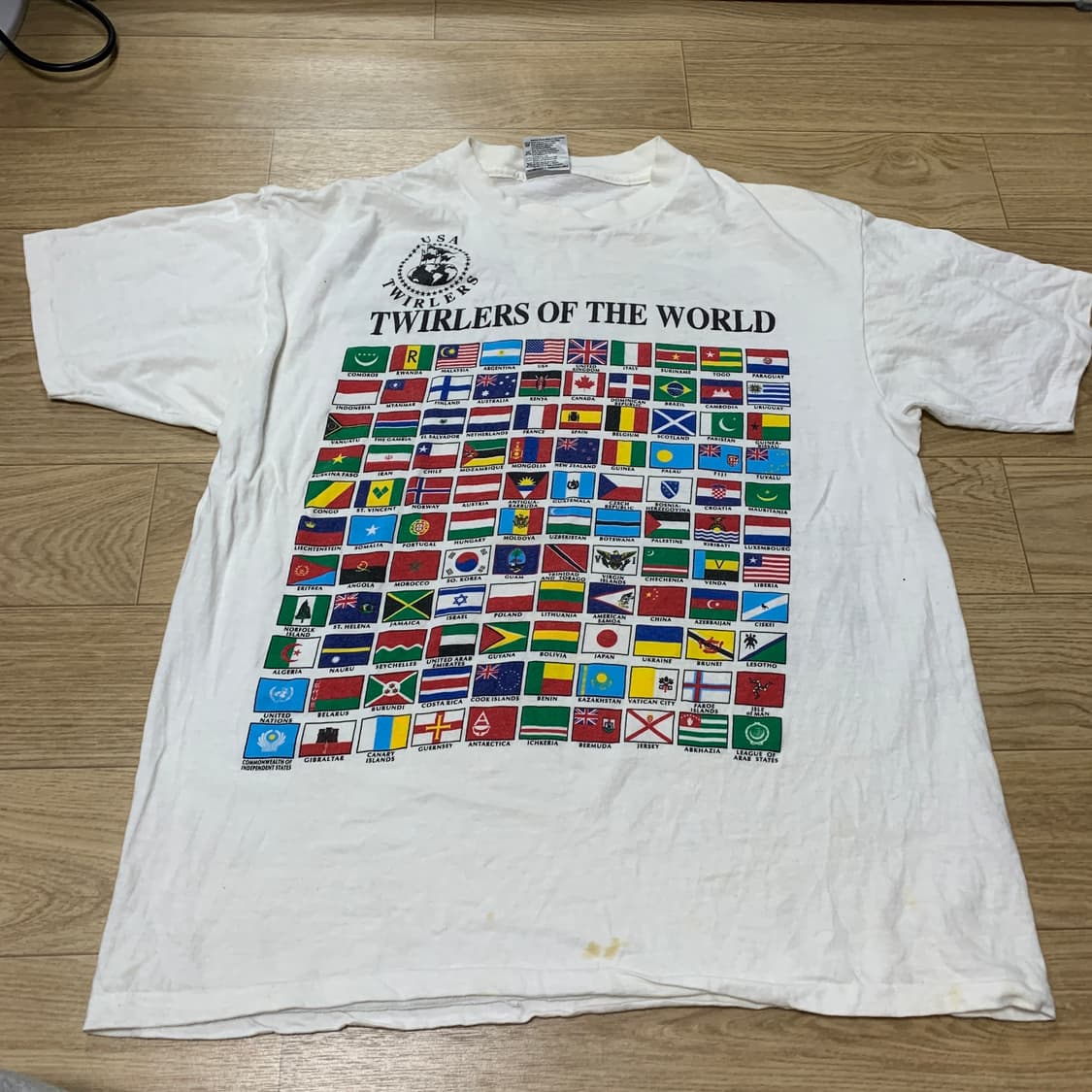 90's 싱글스티치 만국기 티셔츠 상품이미지1
