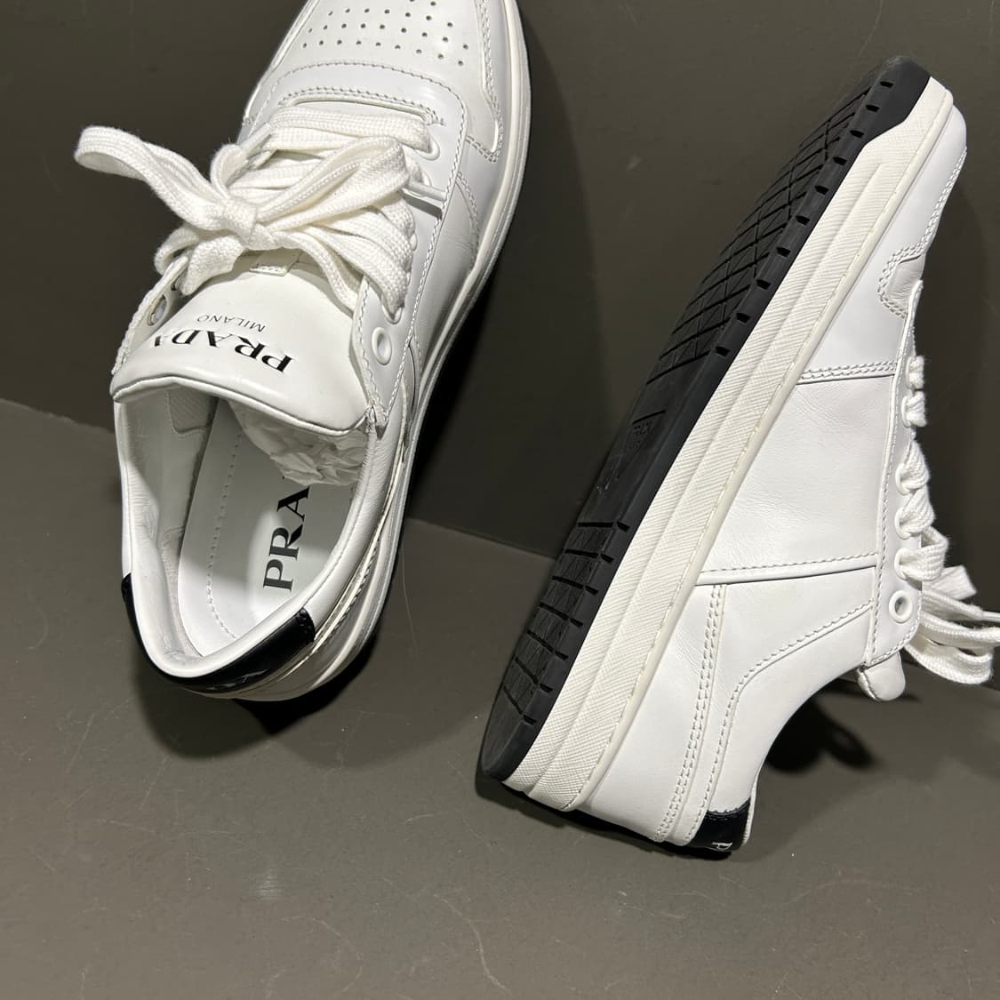 프라다 다운타운 퍼포레이티드 스니커즈 상품이미지5