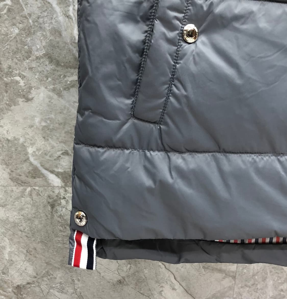 톰브라운 패딩 베스트 그레이 상품이미지3
