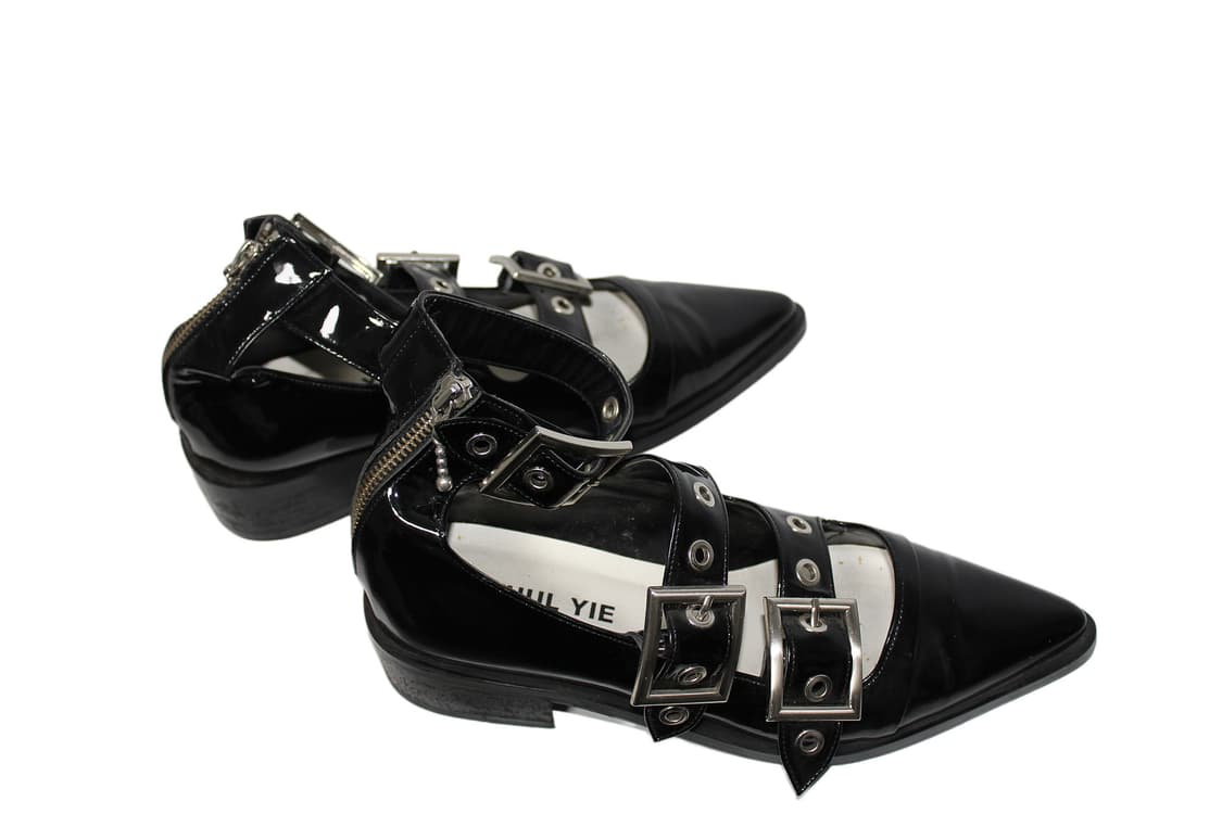 YUUL YIE 율이에 페이던트 레더 스트랩 슈즈 상품이미지8