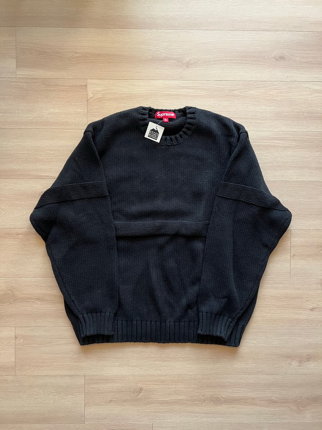 [L] 새상품 슈프림 25ss 토널 아플리케 스웨터 블랙 상품이미지1