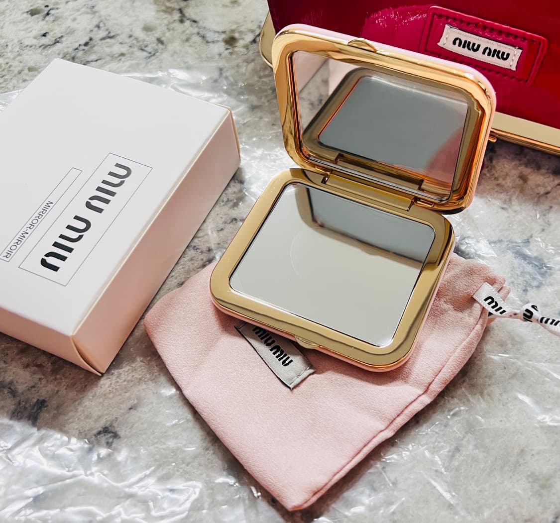 미우미우 핑크 양면 손거울 상품이미지2
