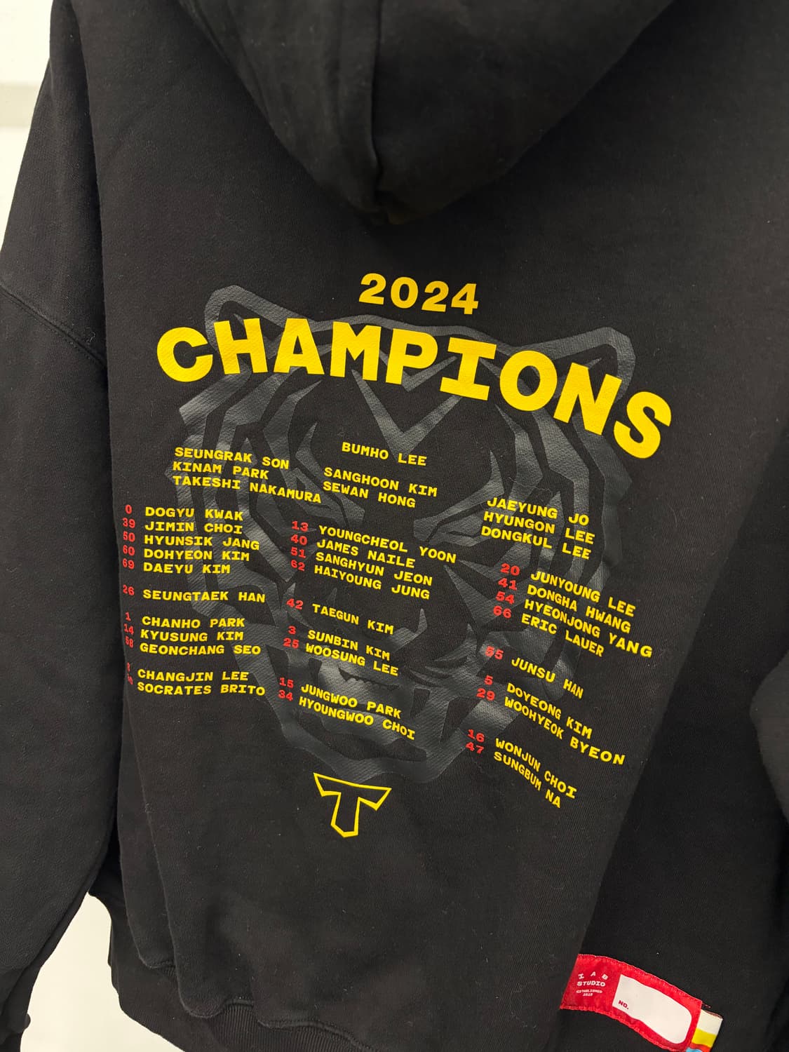 (XL) 기아타이거즈x아이앱스튜디오 V12 통합 우승 엔트리 후디 후드 상품이미지5