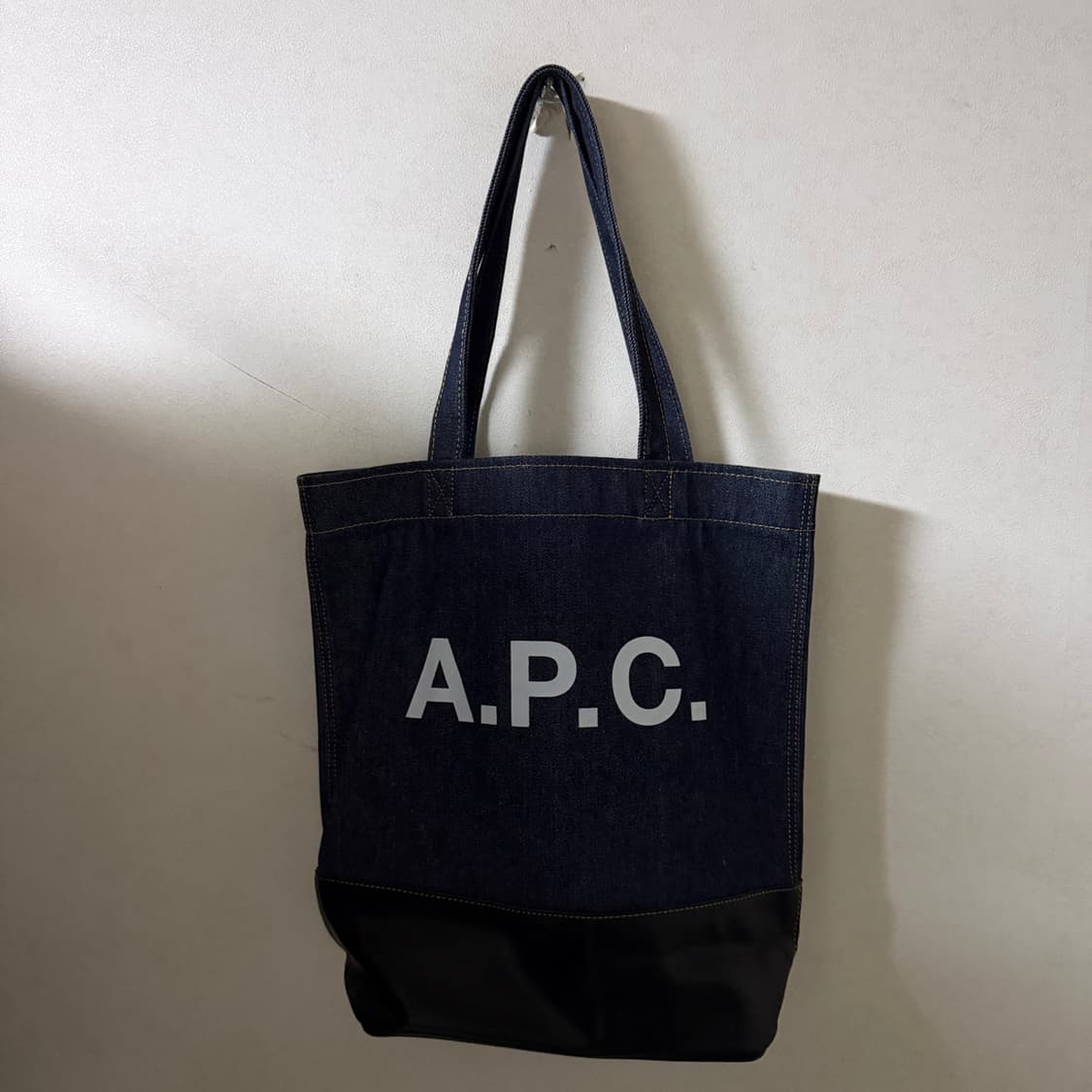 A.P.C 아페쎄 가죽배색 데님 토트백 상품이미지9