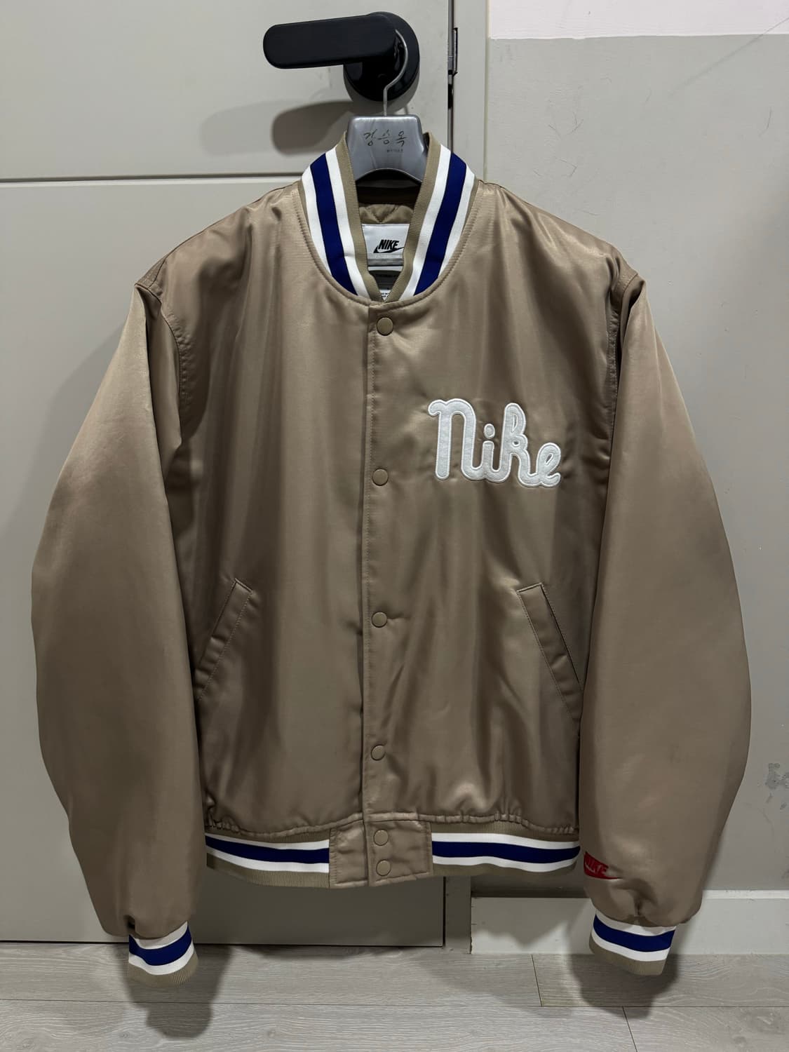 나이키 덕아웃 루즈 사틴 바시티 자켓 L 상품이미지1