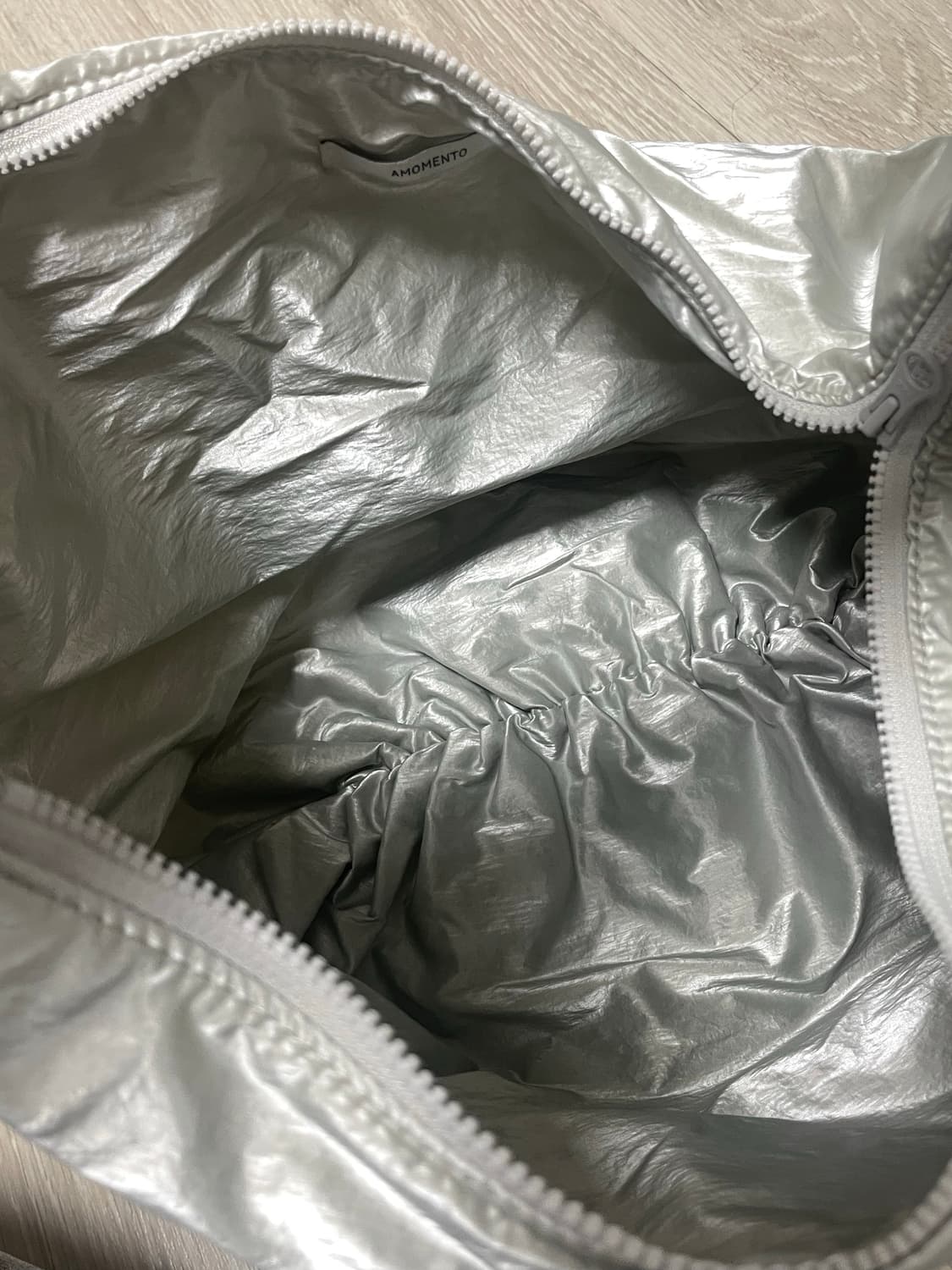 아모멘토 실버 포일 숄더백 상품이미지7