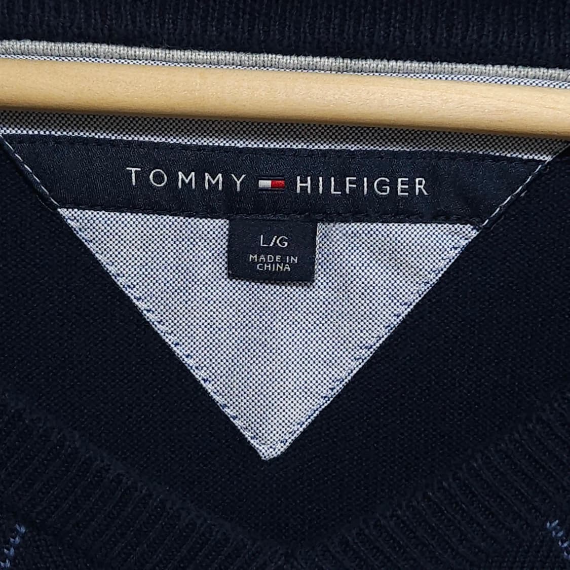 105)Tommy 타미힐피거 아가일 브이넥 니트 네이비 상품이미지4