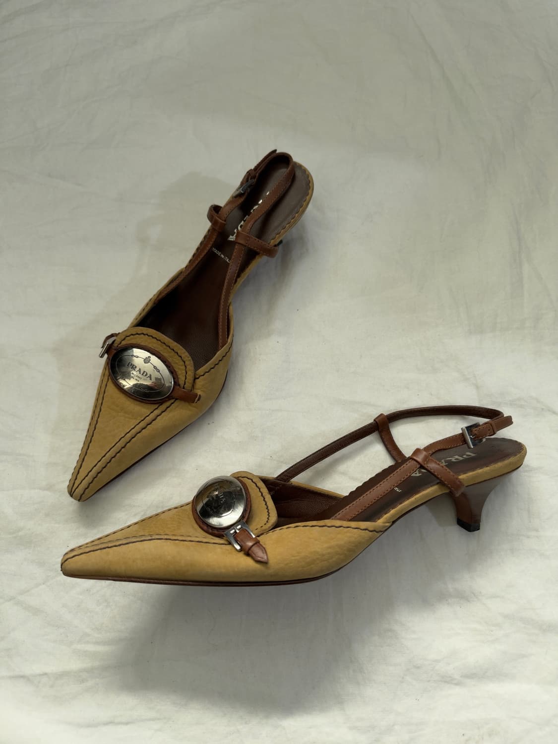 프라다 미러 버클 슬링백 키튼힐 상품이미지1