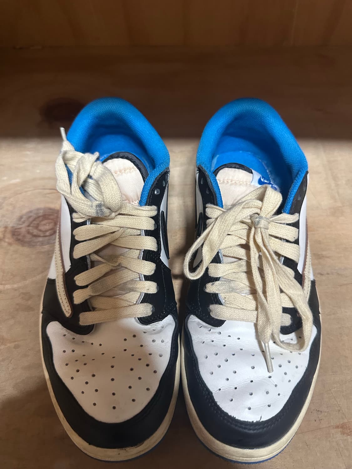 나이키 트래비스 스캇 270사이즈 팝니다 상품이미지1