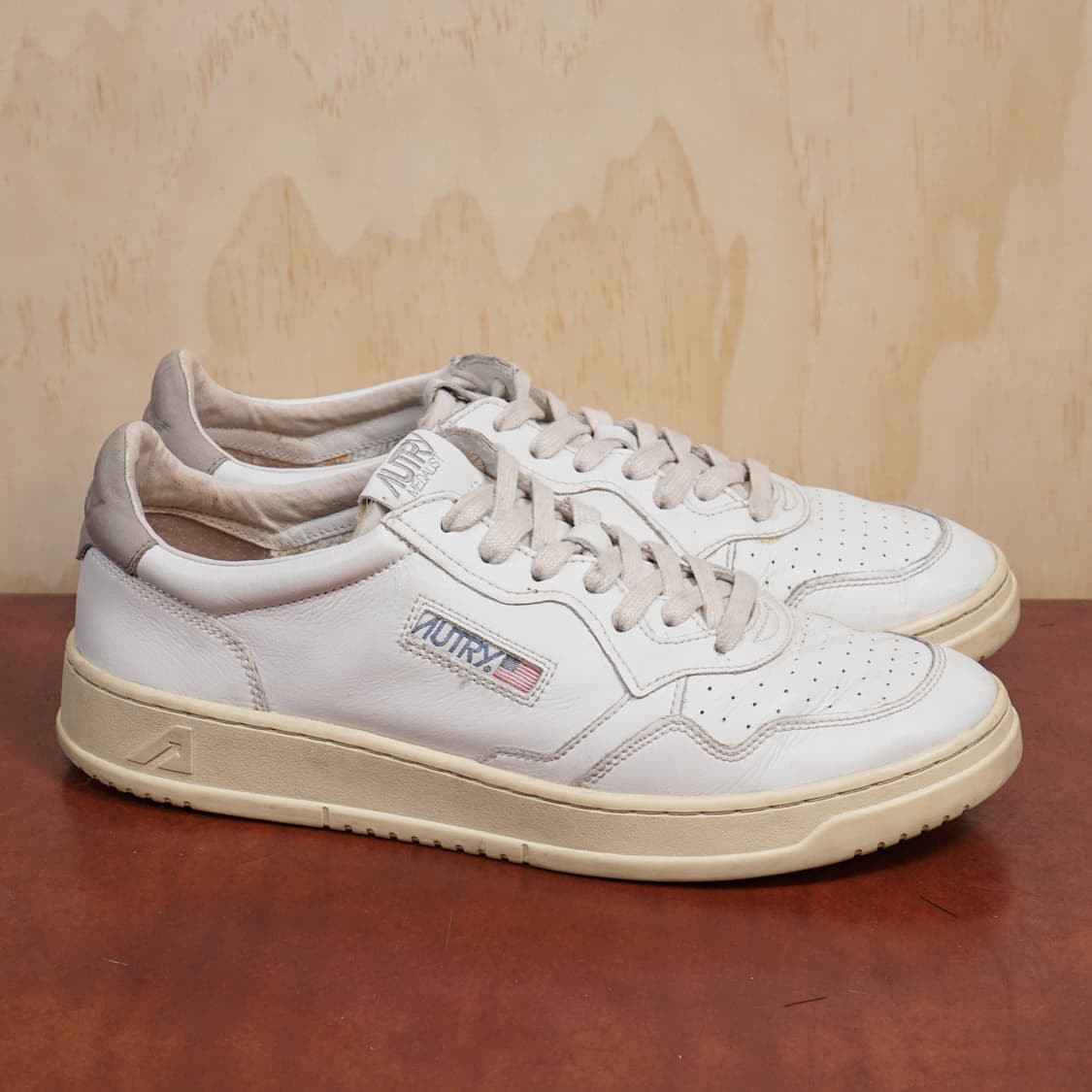 오트리 메달리스트 레더 스니커즈 상품이미지1