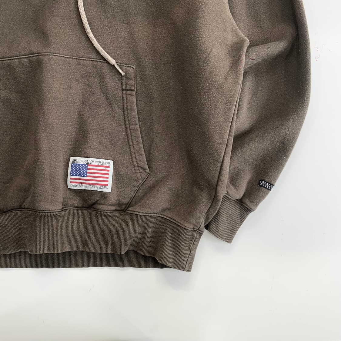 Sculptor 스컬프터 레터링 벨벳 로고 애쉬 브라운 후드티 상품이미지6