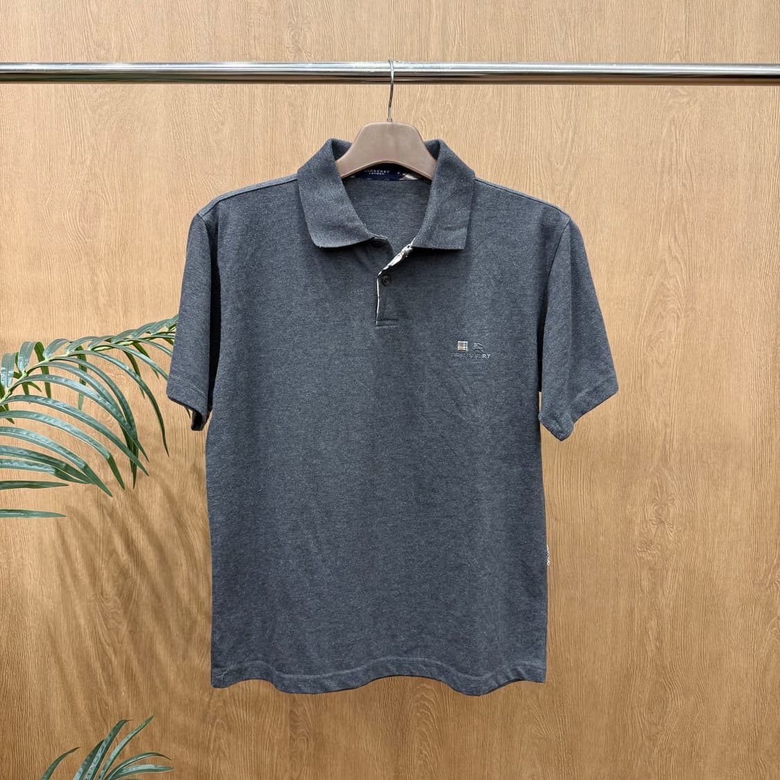 버버리 런던 카라 반팔 티셔츠 체크 배색 로고 자수 디테일 그레이 상품이미지1