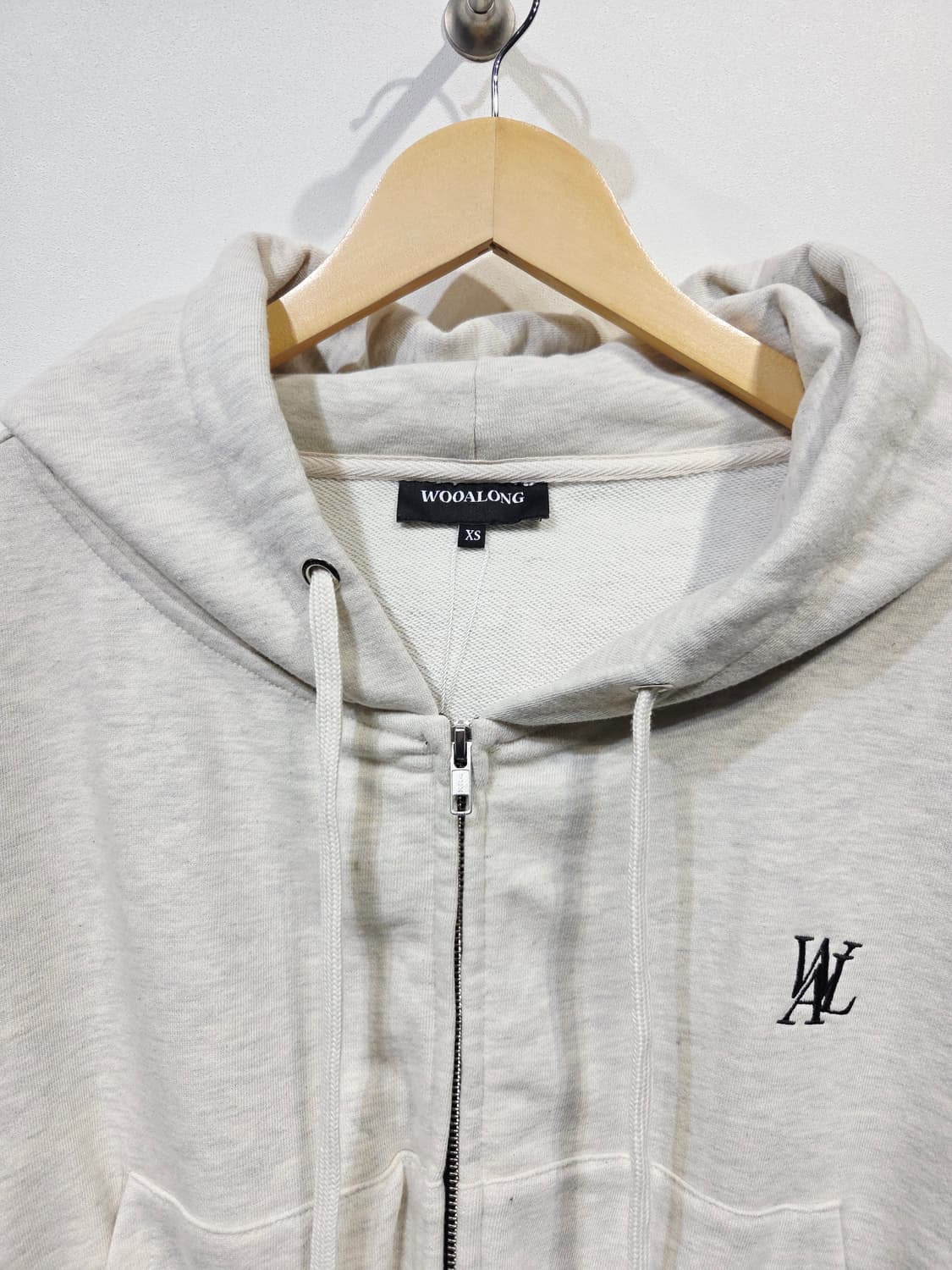 WOOALONG 우알롱 시그니처 크롭 후드 집업 오트밀 상품이미지3