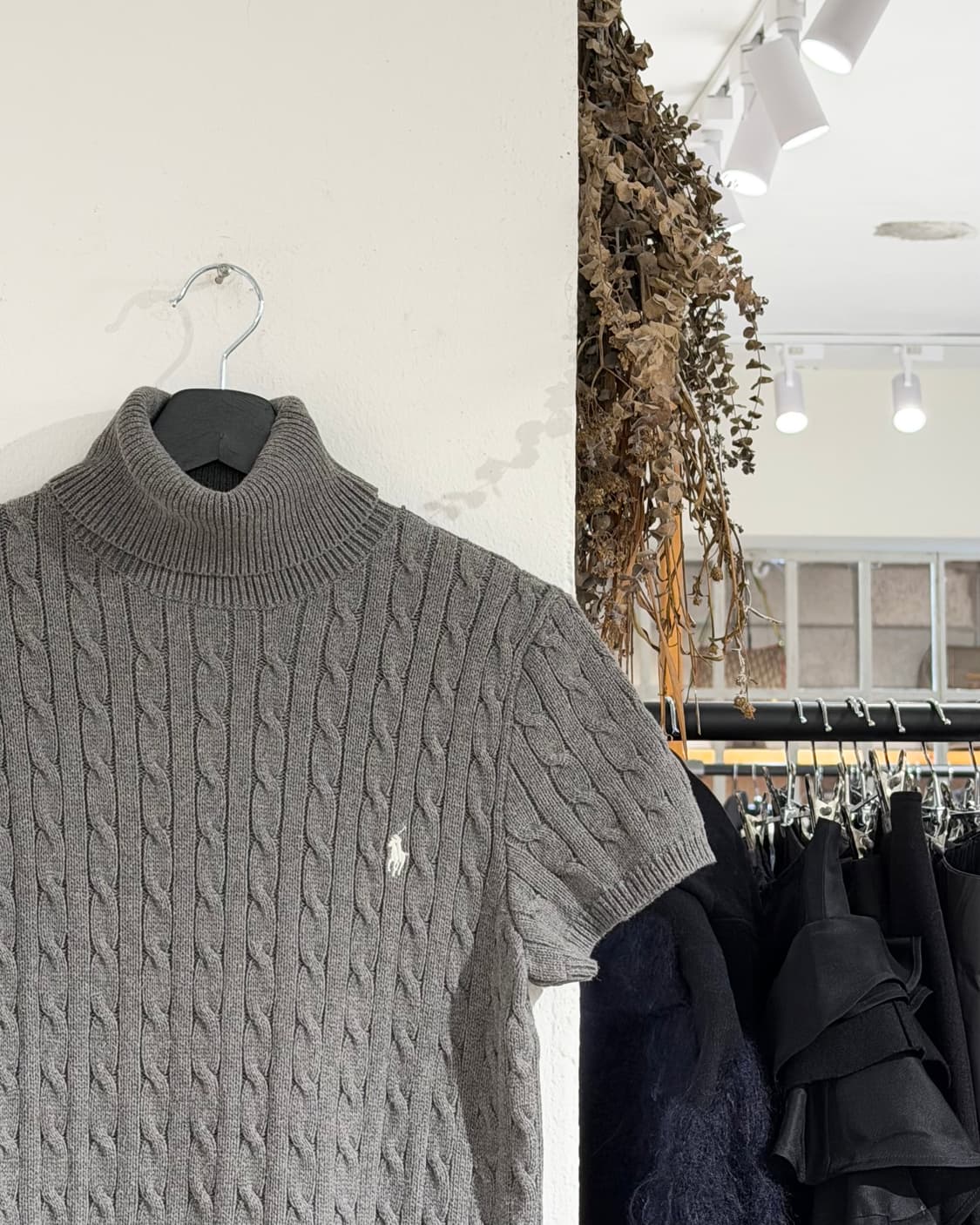 폴로 랄프로렌 스포츠 그레이 코튼 케이블 하이넥 반팔 니트 상품이미지3