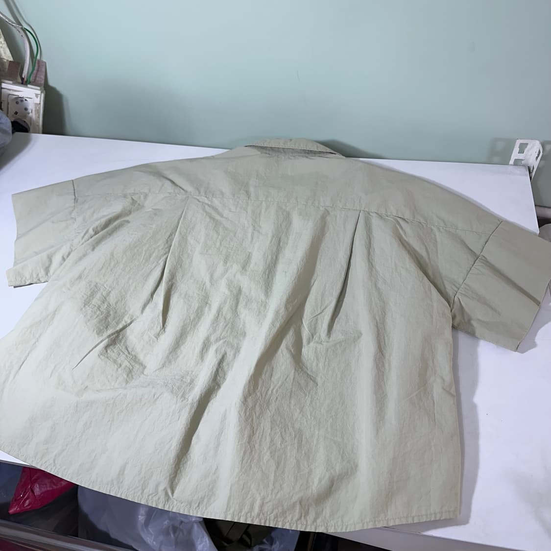 우먼L 에디바우어 파스텔베이지 투포켓 나일론 반팔셔츠 상품이미지6