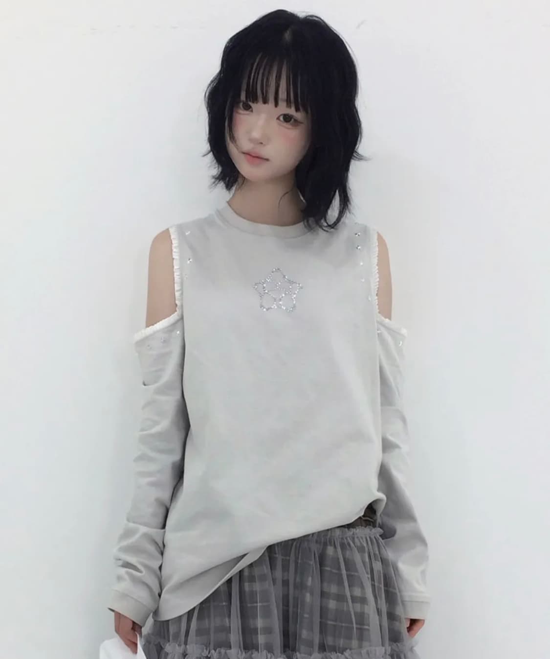 뚜오미오 CUT-OUT LACE LONG SLEEVES [BEIGE] 상품이미지1