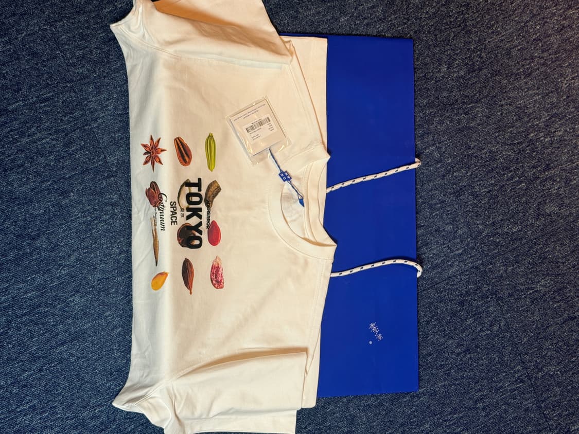 아더에러 도쿄 스페이스 티셔츠 화이트 한정판 L 새거 상품이미지2