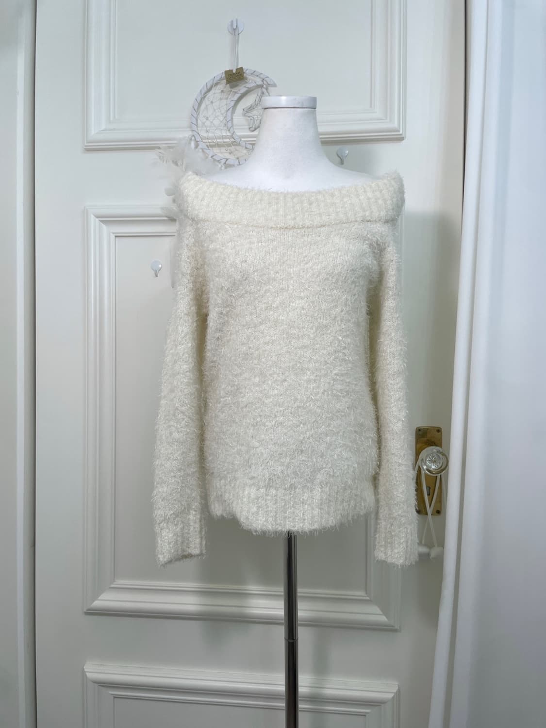 cream ivory shaggy off-shoulder knit top 상품이미지1