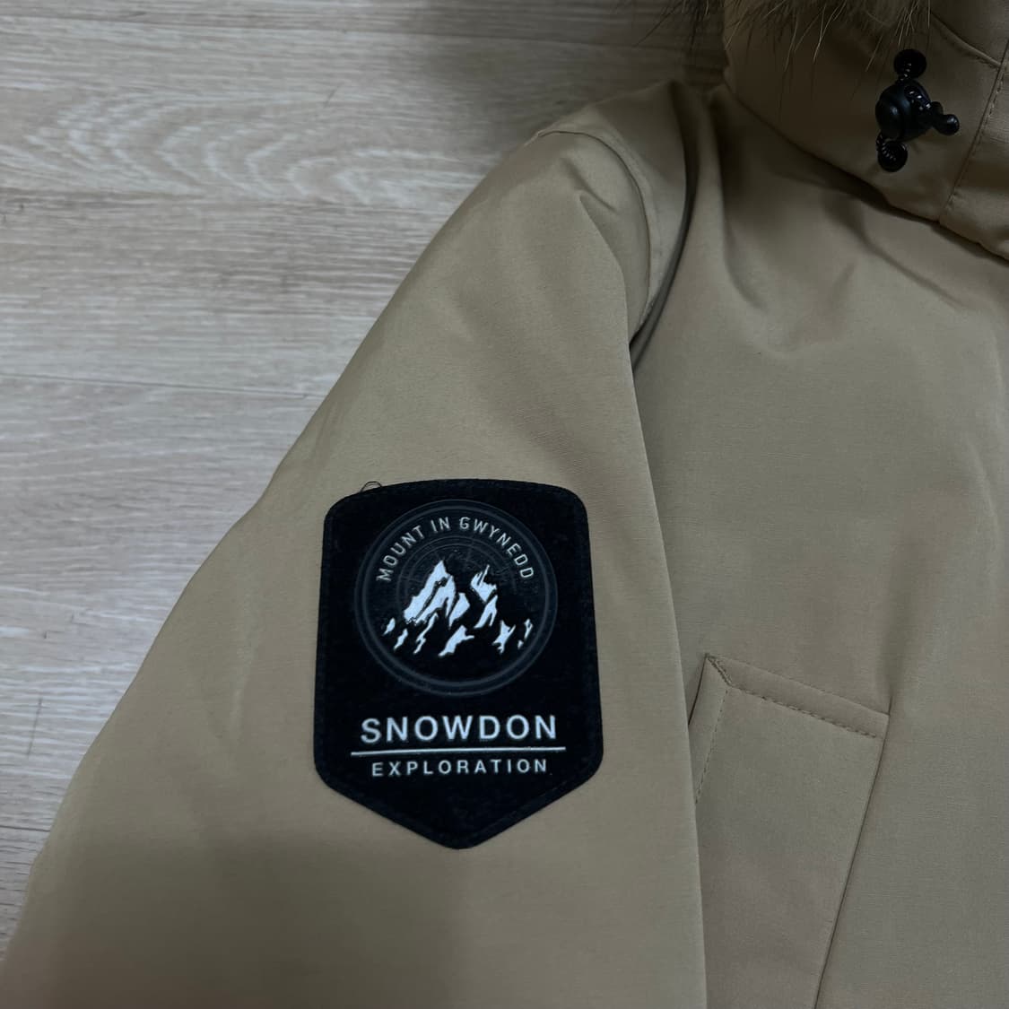 테이트 덕다운 패치 라쿤퍼 후드 야상패딩 점퍼 [베이지] L/100 상품이미지4