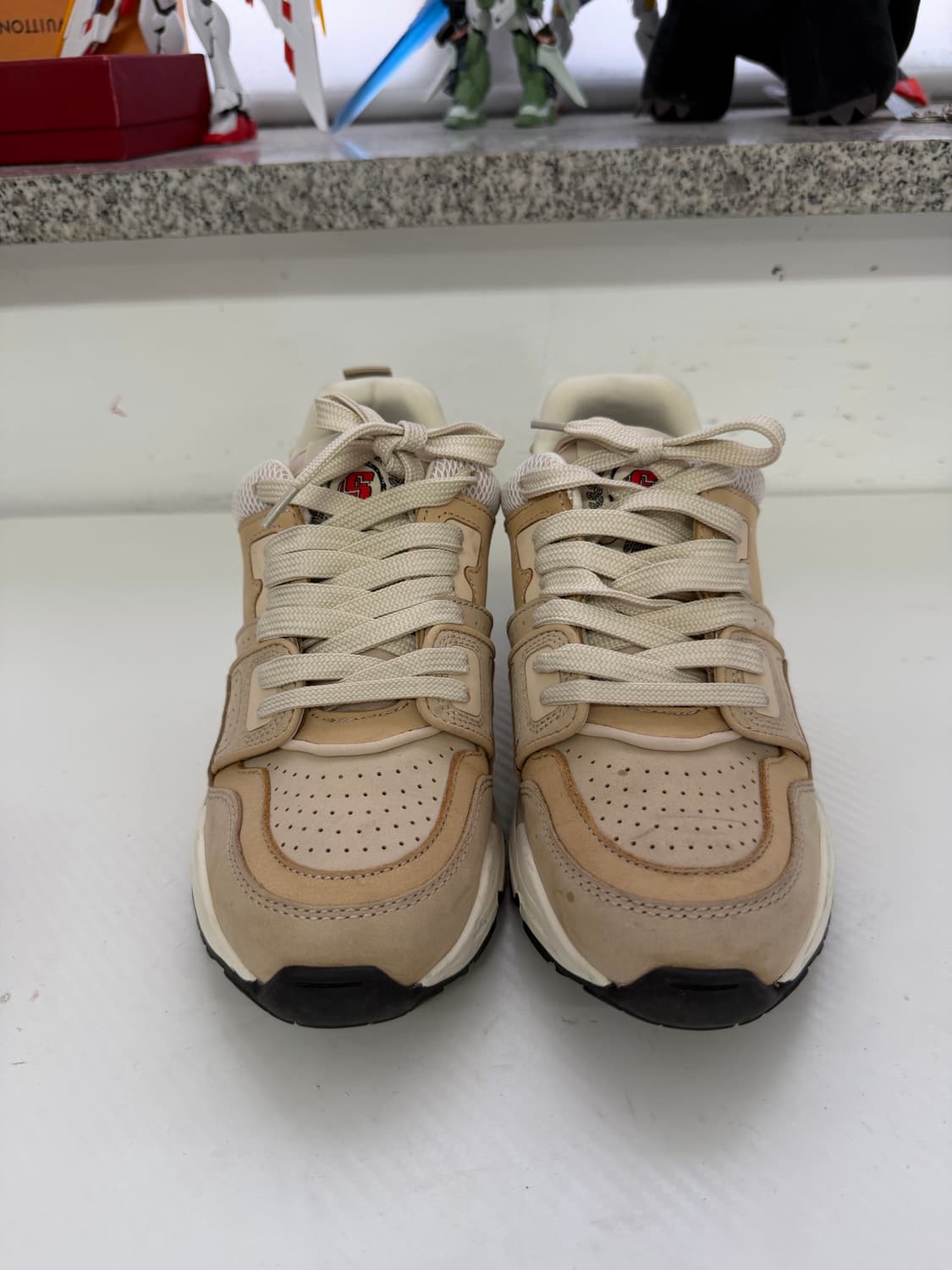 정품) 산드로 여성 누벅 레더 스니커즈 240-245 상품이미지1