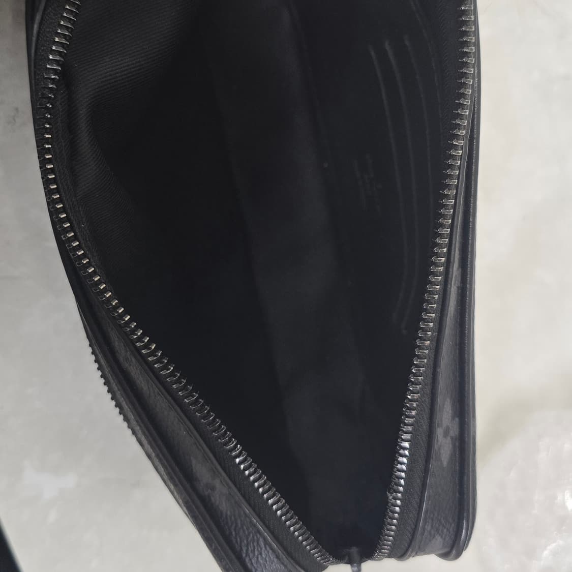 루이비통 포쉐트 볼가 모노그램 이클립스 클러치백 판매 상품이미지7