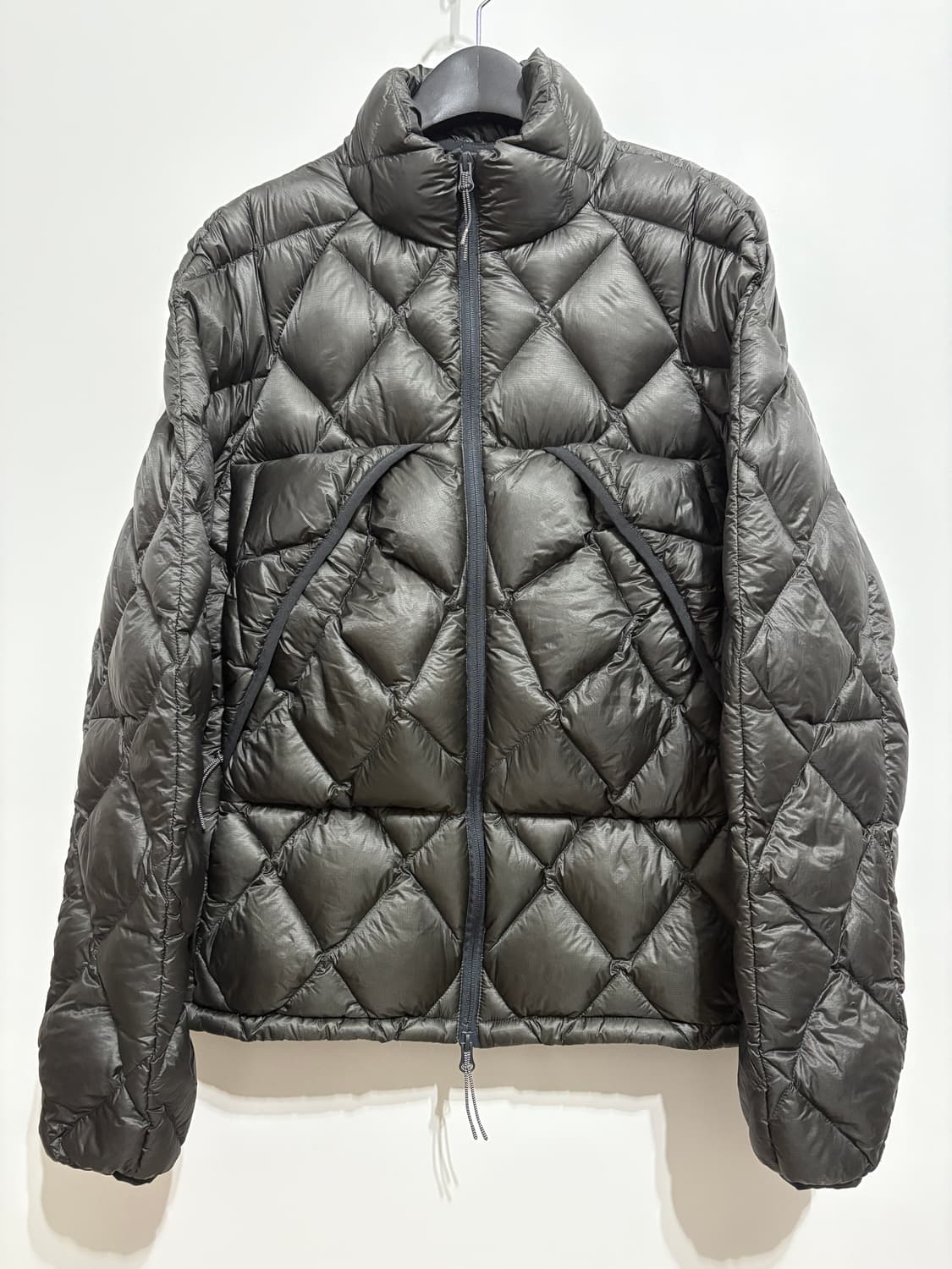 로아 X 아워레가시 / 누나800 필파워 후드 다운자켓 슬레이트 / S 상품이미지1