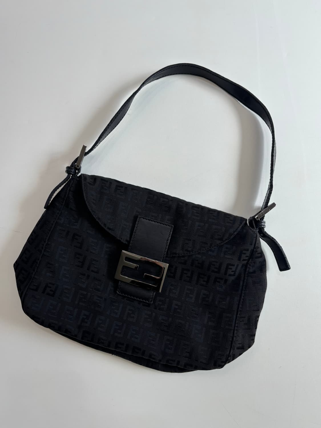 Fendi 펜디 블랙 주키노 맘마백 상품이미지2