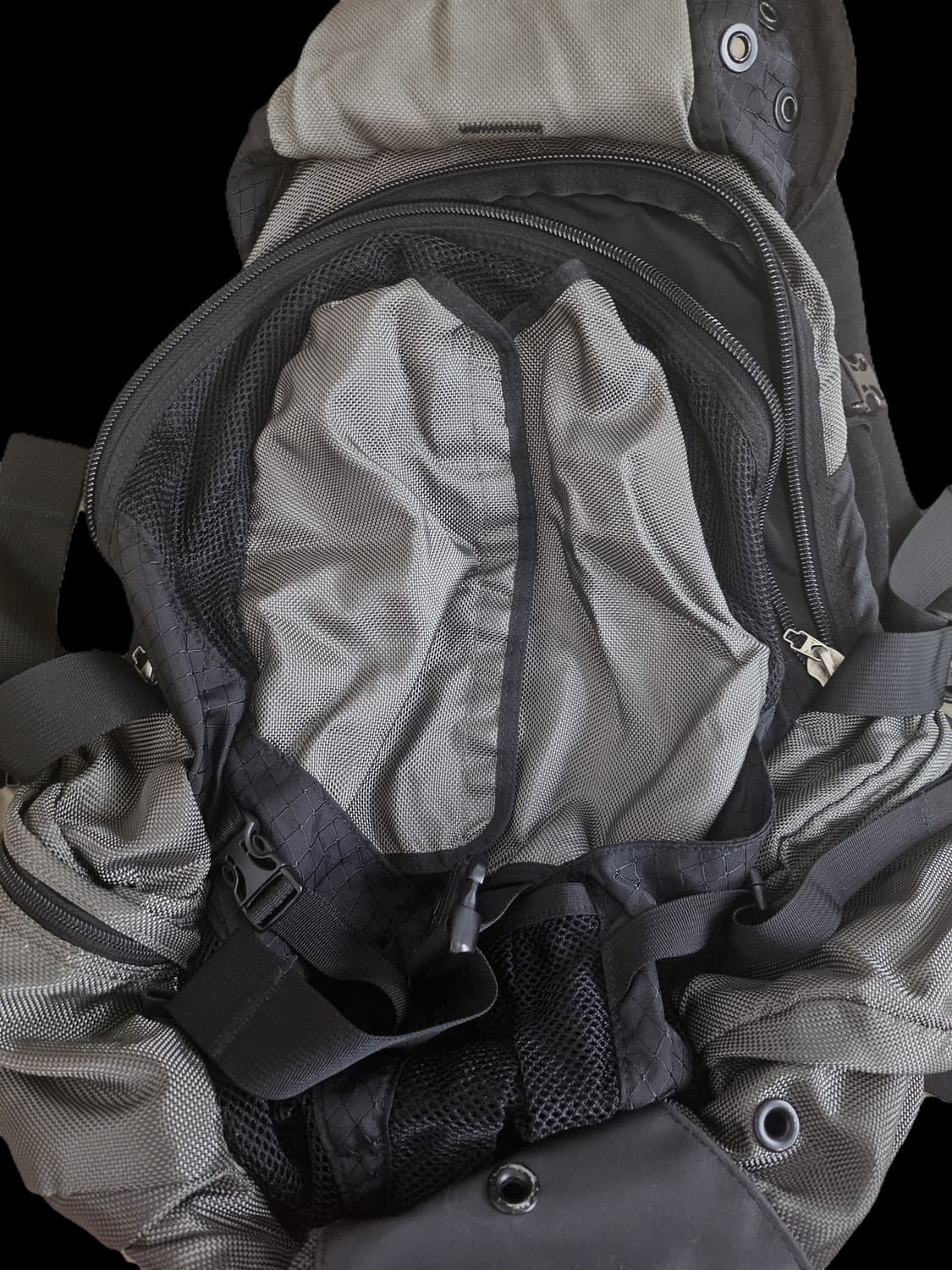 오클리 아이콘 백팩 블랙/그레이 판매합니다 상품이미지4