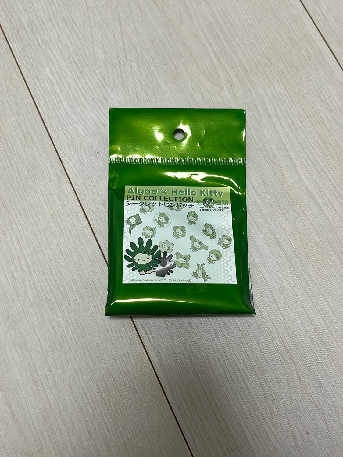 오사카 엑스포 헬로키티 한정판 뱃지 상품이미지2