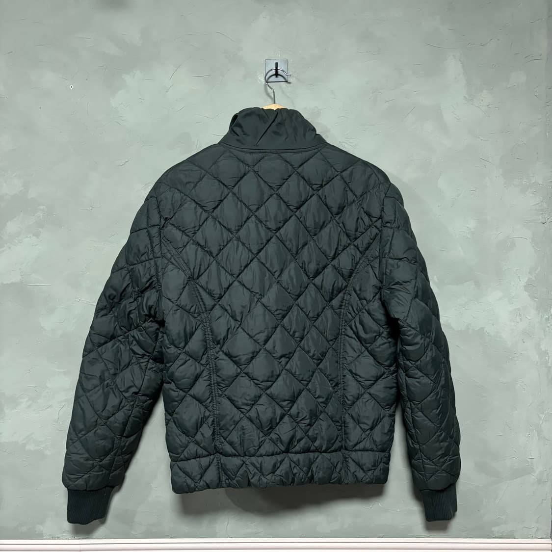 타미힐피거 퀄팅 구스다운 패딩 차콜 상품이미지4