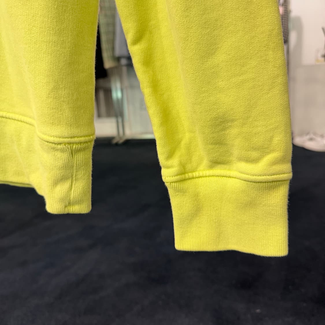 [L] 스톤아일랜드 와펜 네온 맨투맨 상품이미지4