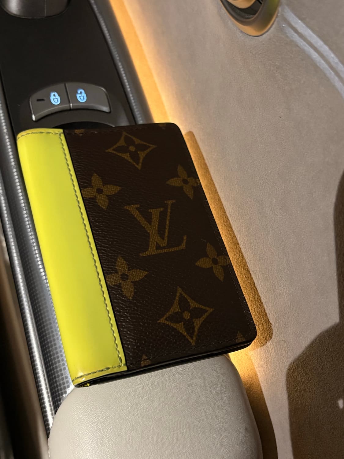 루이비통 포켓오거나이저 모노그램 형광 상품이미지2