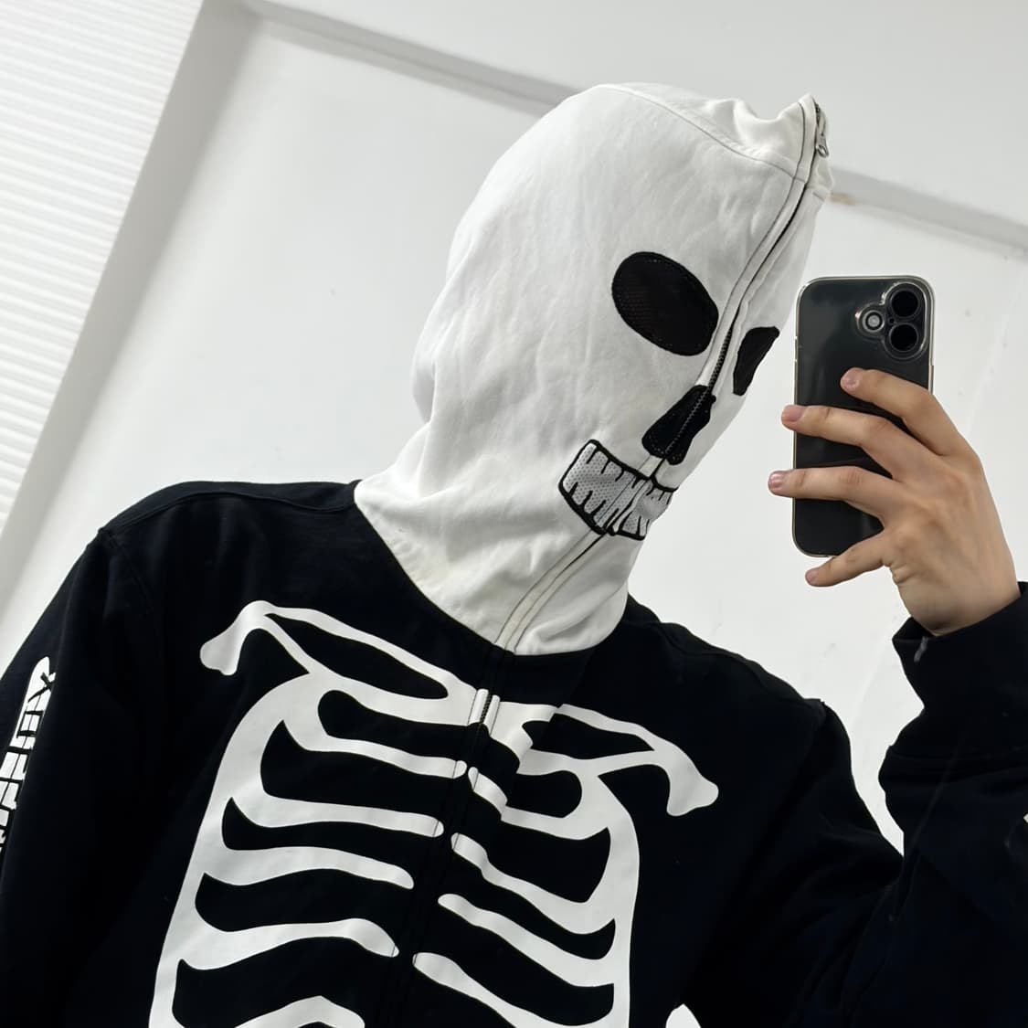 Volcom 스켈레톤 본 후드 집업 상품이미지3