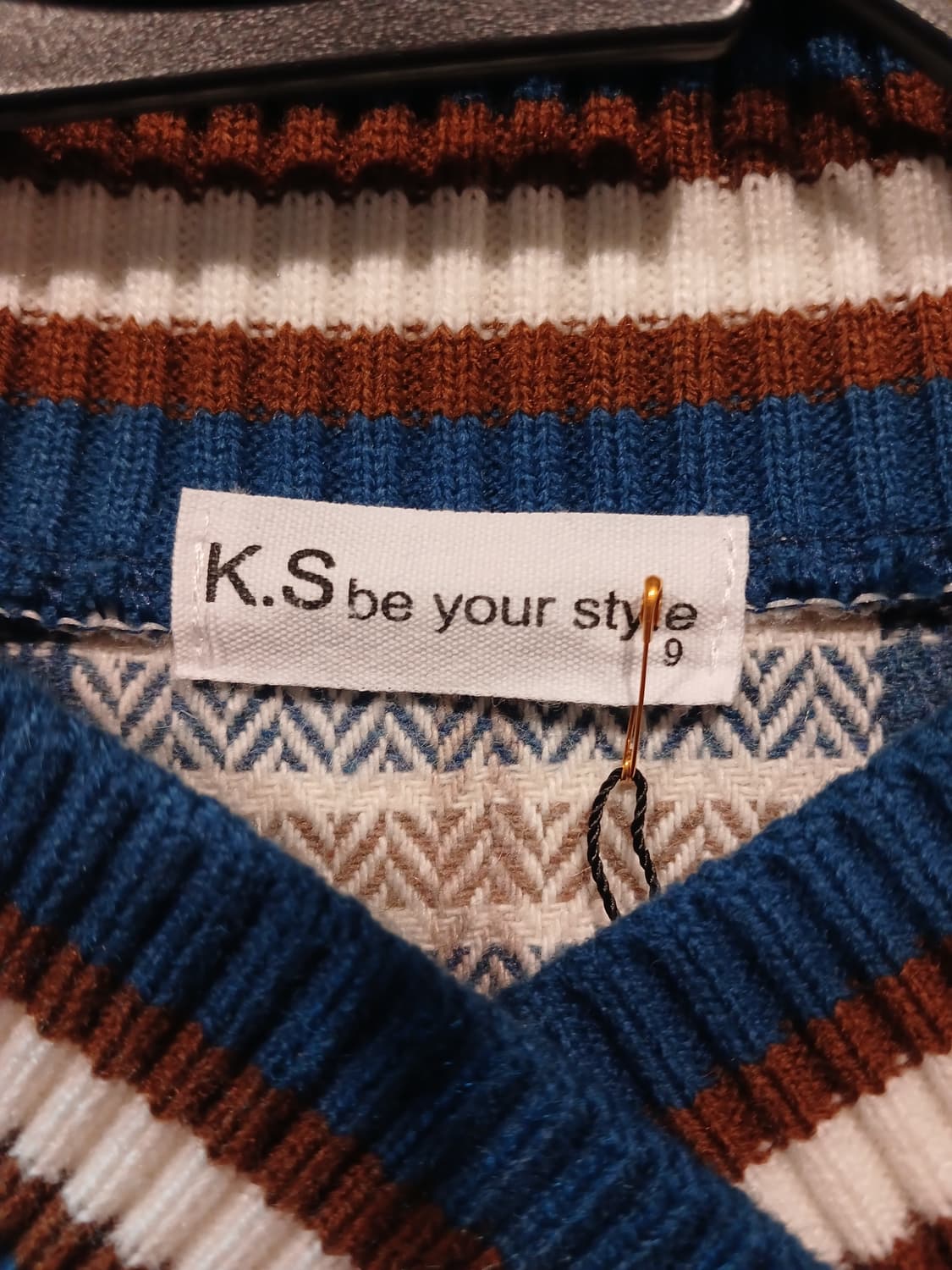 체크 브이넥 루즈핏 니트 상품이미지3