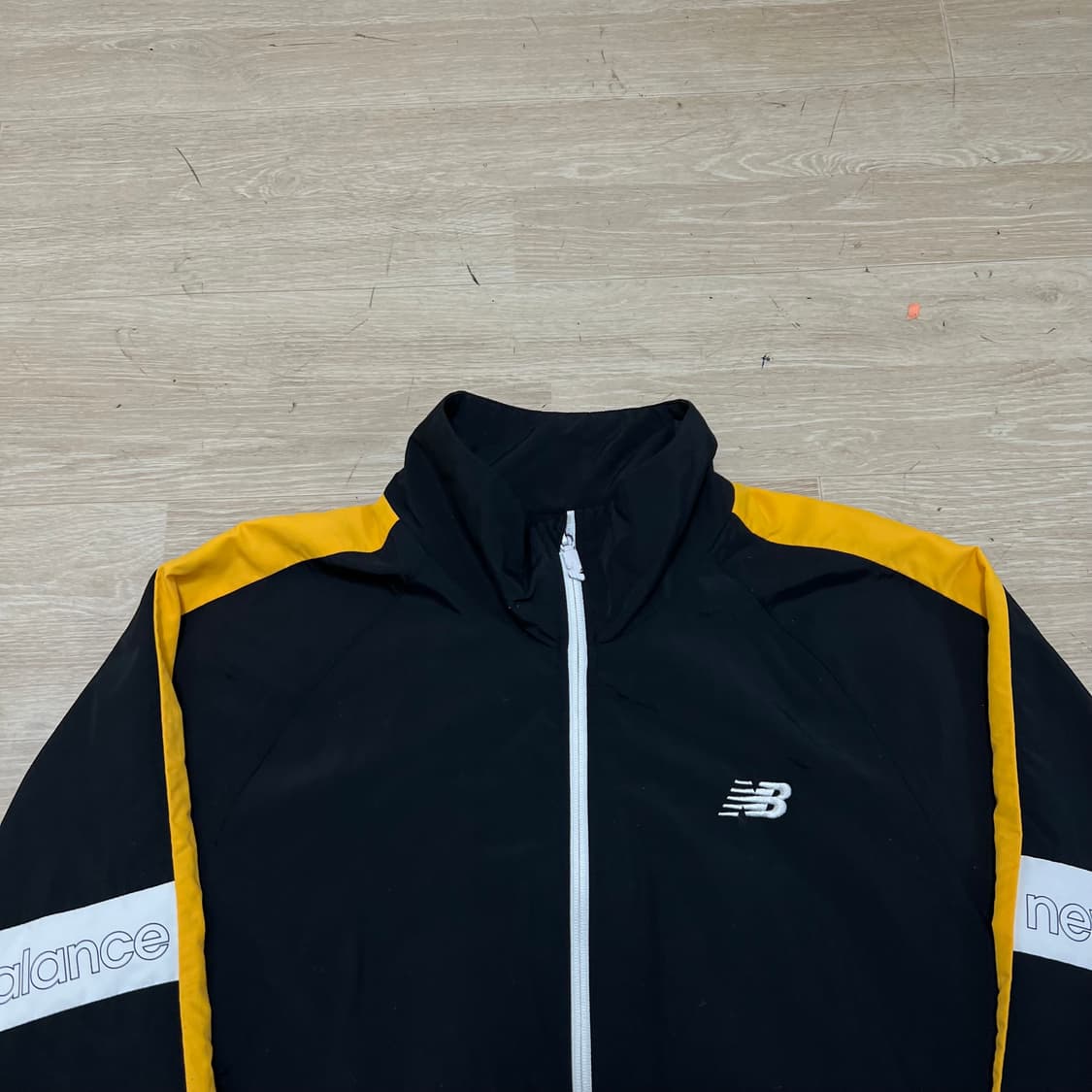 뉴발란스 스포츠 로고 배색 사이드라인 바람막이 자켓 [블랙] M/95 상품이미지2