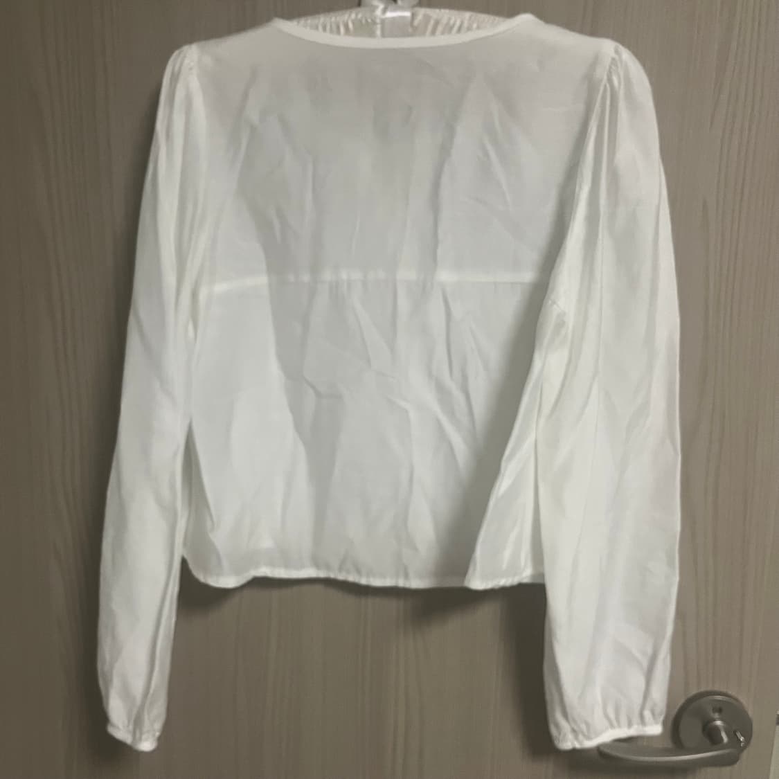 더롯 멜라운지 로엘 핀턱 블라우스 리본 주름 셔링 셔츠 상품이미지4