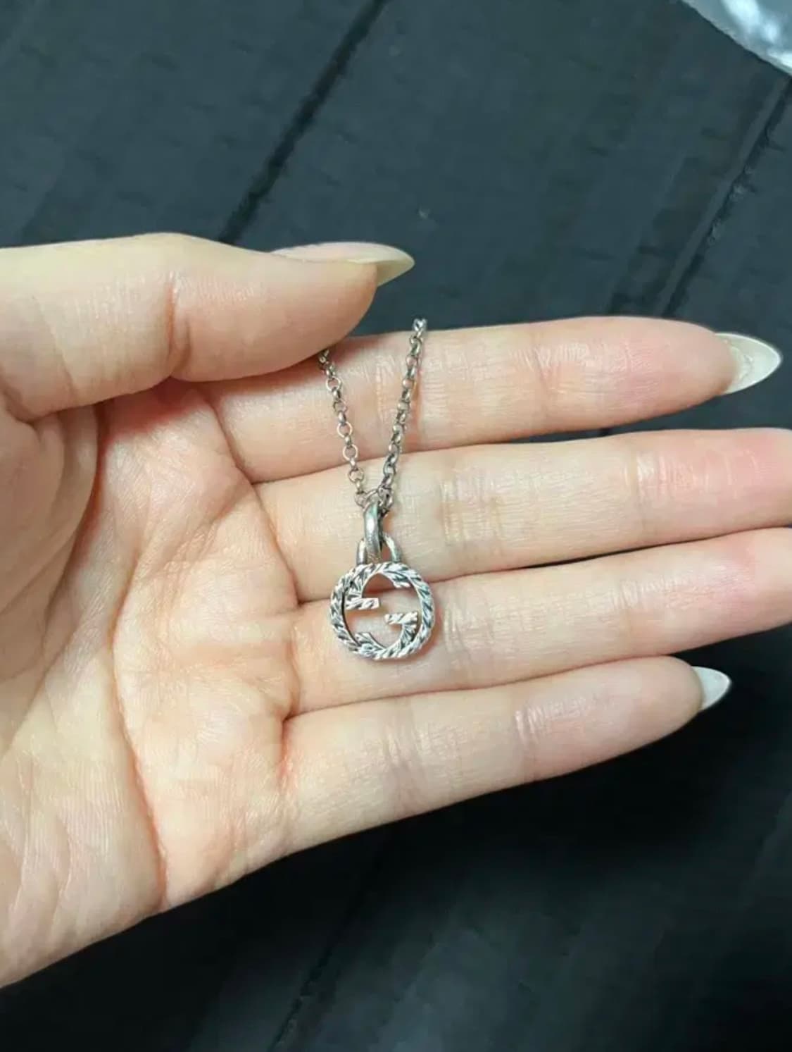 구찌 인터로킹 G 팬던트 네크리스 실버 상품이미지1