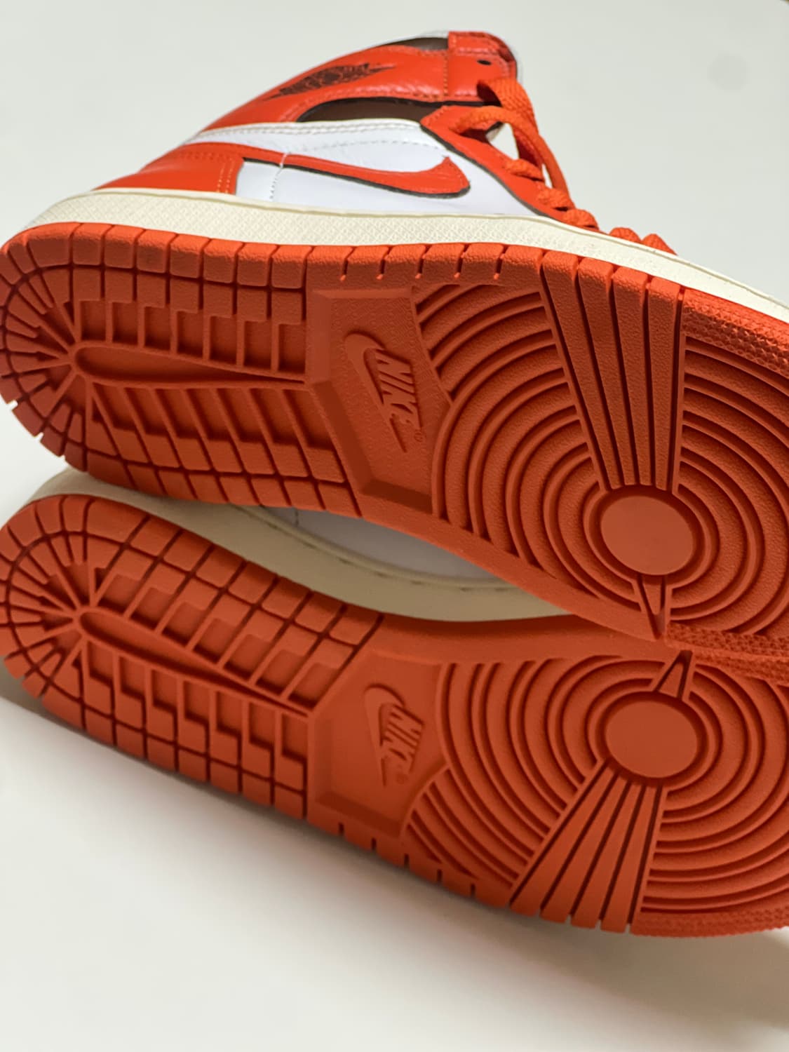 나이키 에어 조던 1 레트로 하이 OG 스타피쉬(240) 상품이미지4