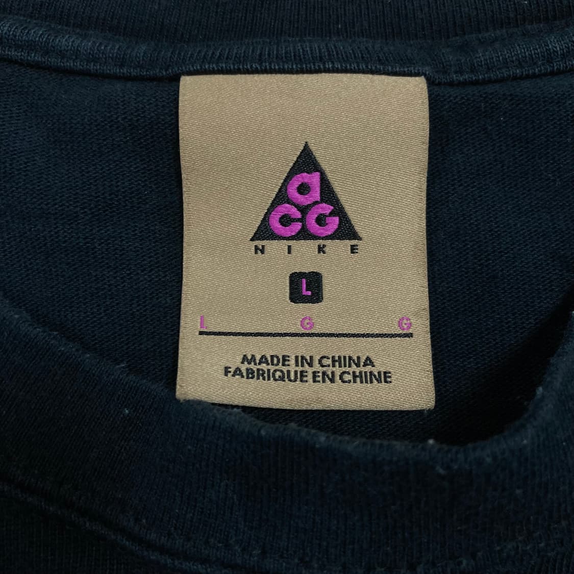 나이키 ACG 스몰 로고 블랙 컬러 반팔티 상품이미지3