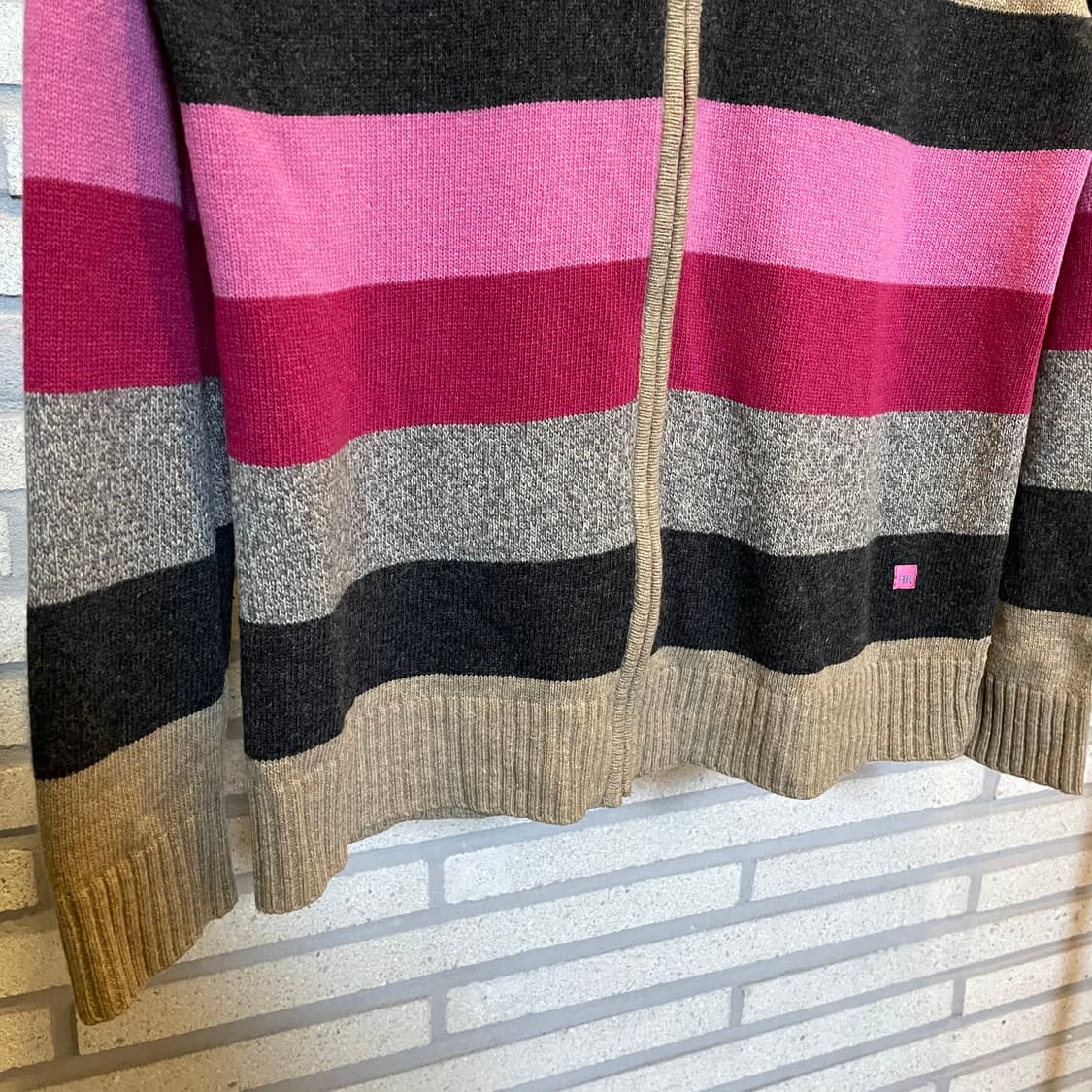 KR VINTAGE 집업 니트 배색 스트라이프 디테일 차콜 핑크 상품이미지5