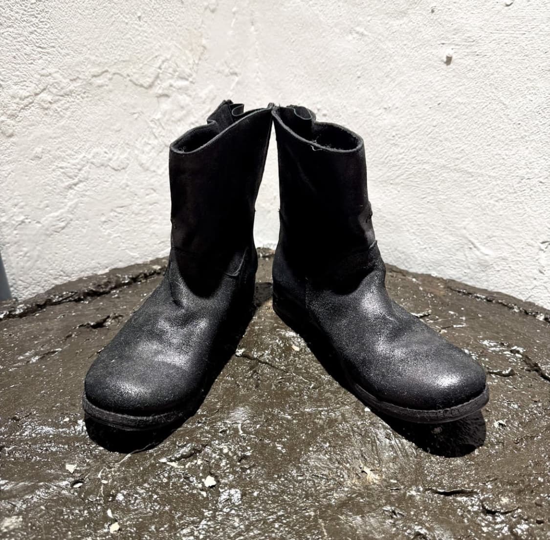 KHRIO - Distressed Eyelet Mid Boots 상품이미지2