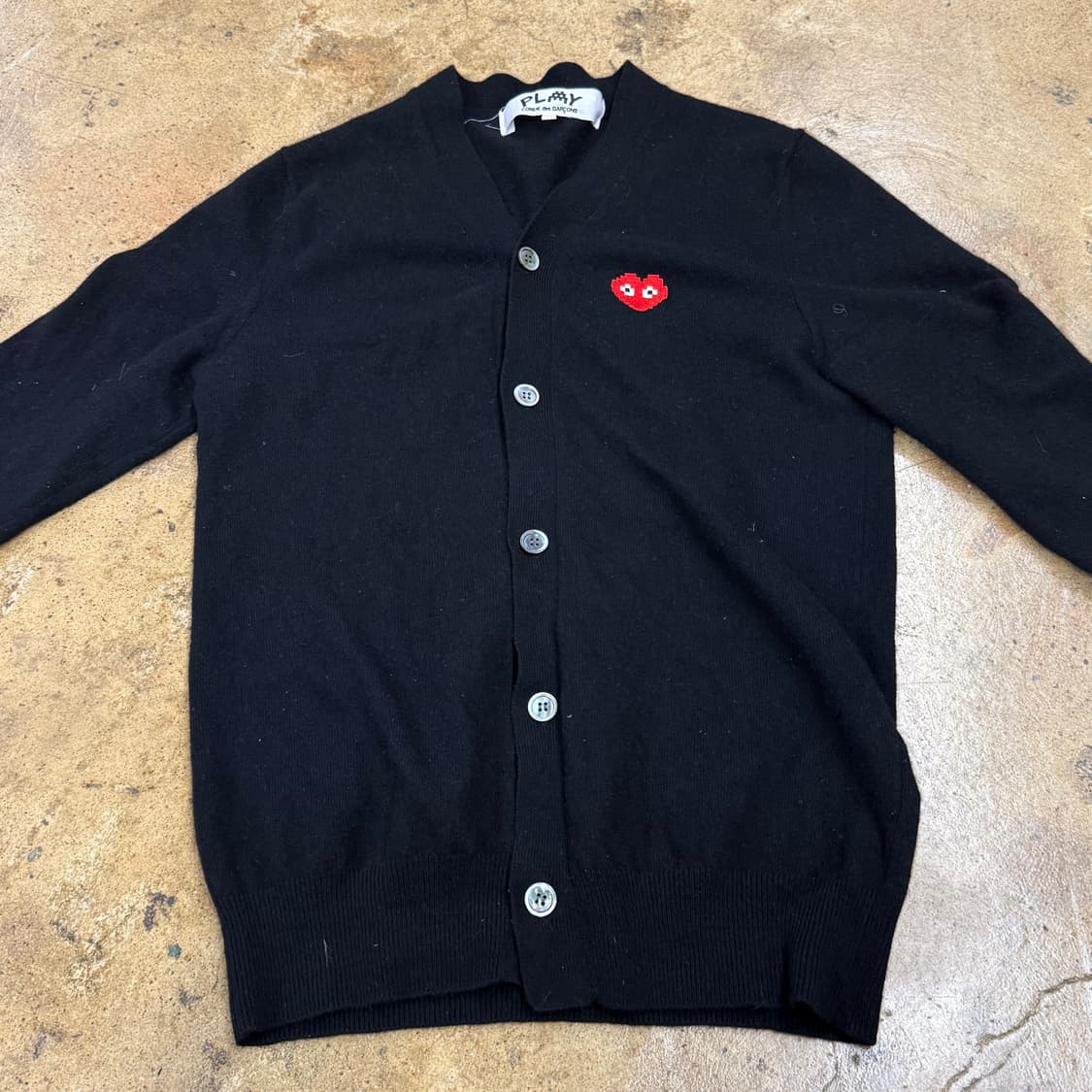 꼼데가르송 블랙 픽셀 레드 와펜 니트 가디건 상품이미지3