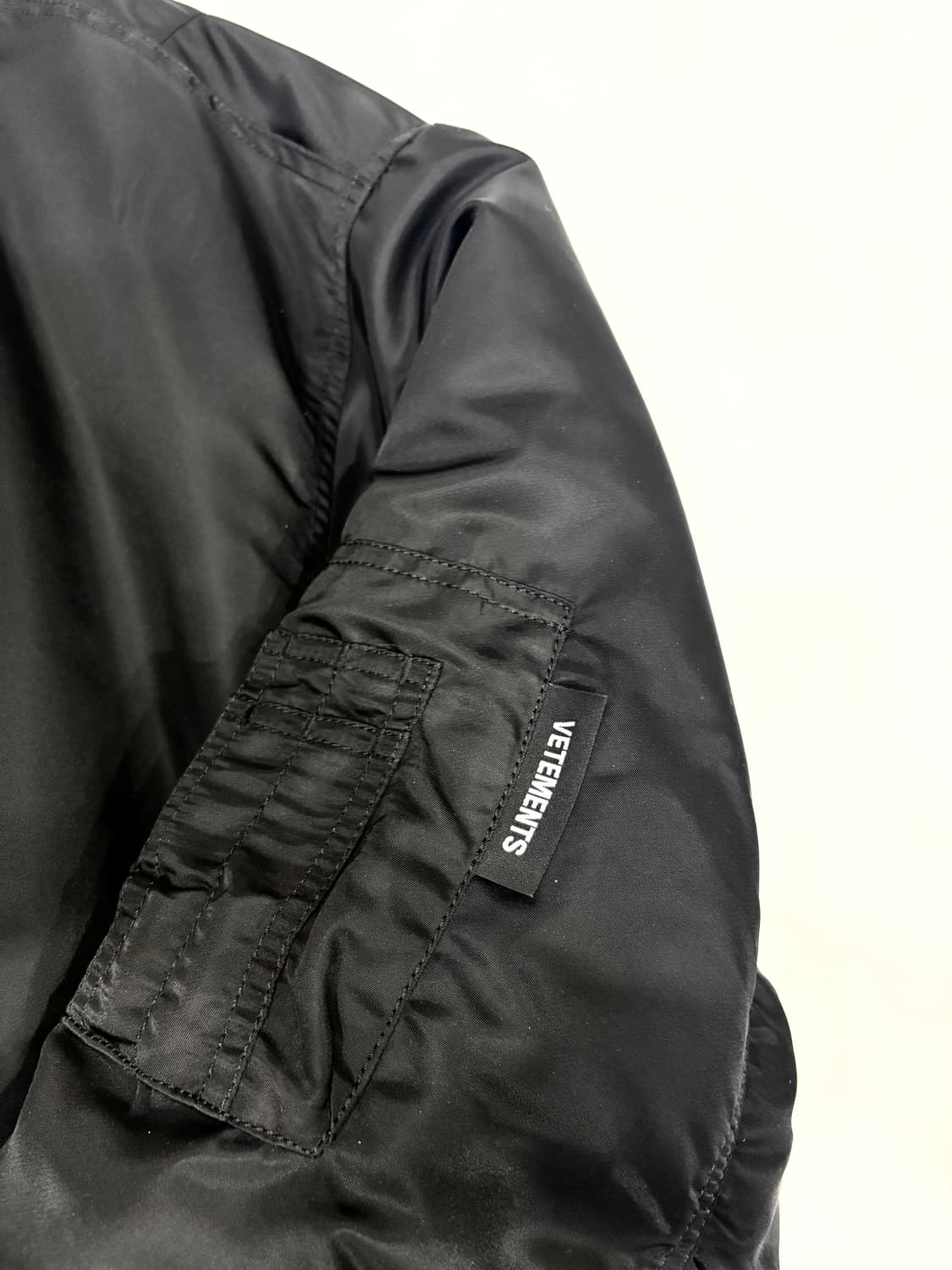 VETEMENTS ALPHA ZIP BOMBER 상품이미지2