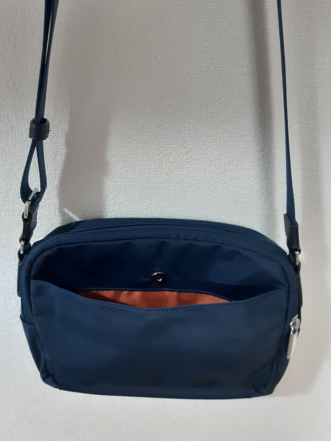 투미 크로스백 상품이미지4