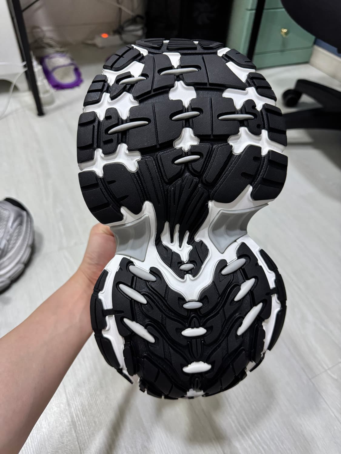 발렌시아가 10xl 화이트 42 사이즈 팝니다. 상품이미지5