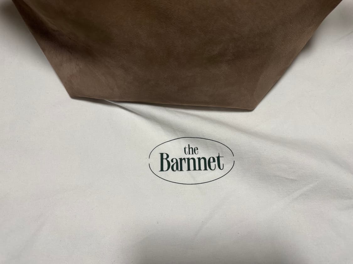 더바넷 토프색상 누벅 토트백 판매합니다. 상품이미지3