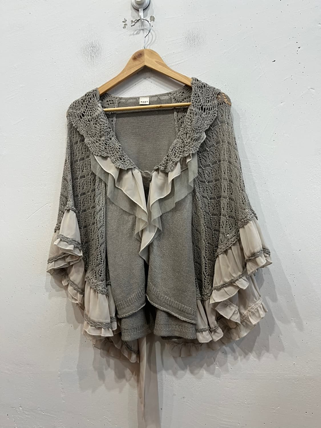 액시즈팜 크로쉐 프릴 케이프 가디건  상품이미지1